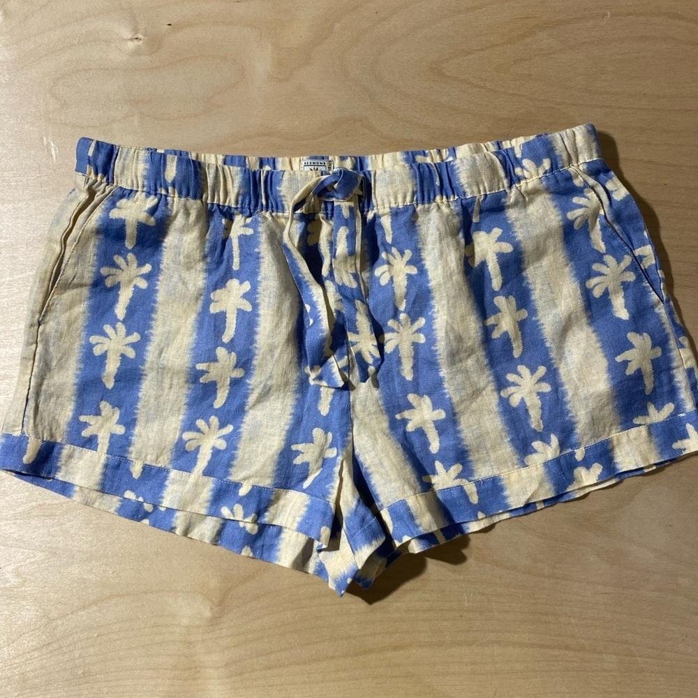 Desmond & Dempsey Blue and Cream Palm Print Women Shorts Large (HU)